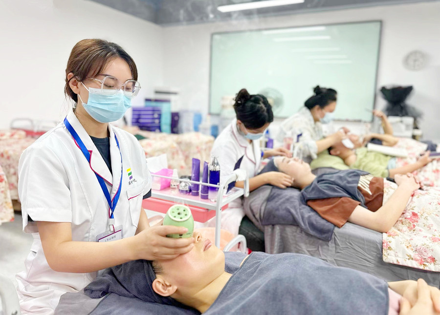 艾灸眼部的步驟，南寧美容健康管理