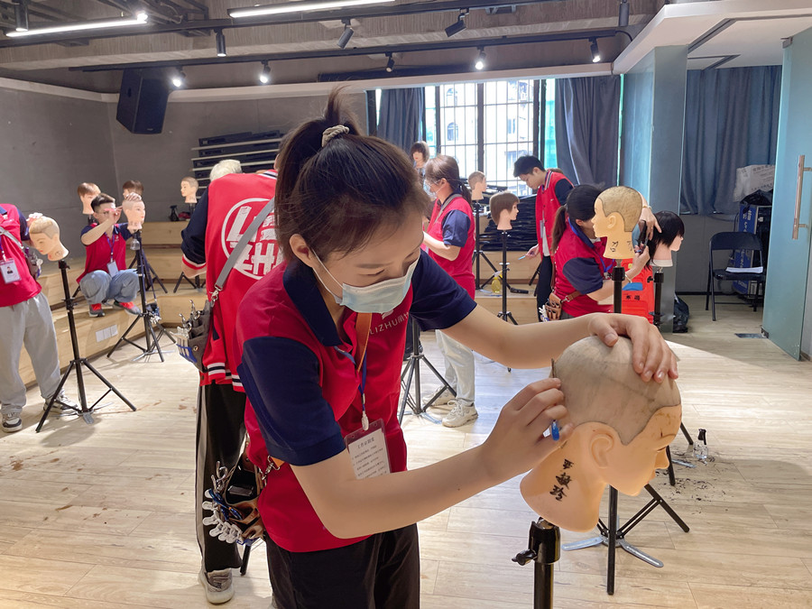 美發(fā)剃刀的使用技巧，廣西美發(fā)理發(fā)職業(yè)學(xué)校告訴你