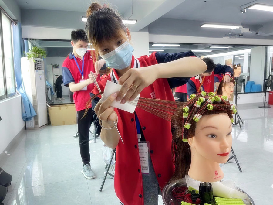 南寧燙發(fā)培訓(xùn)：美發(fā)標(biāo)準(zhǔn)杠基礎(chǔ)知識(shí)