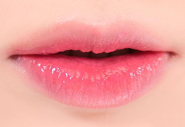 減少唇紋的方法，南寧美容護(hù)膚職業(yè)學(xué)校學(xué)習(xí)