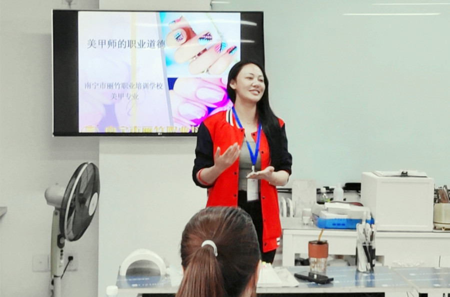 你好！歡迎來到南寧美甲培訓學校