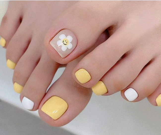 夏日腳趾美甲圖片，南寧美甲造型職業(yè)學(xué)校分享