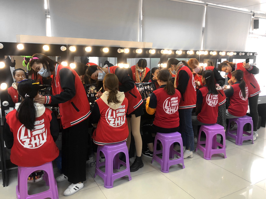 夏日腮紅教程，廣西化妝基礎手法演示