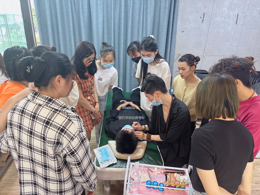 紋繡二次上色注意事項(xiàng)，南寧紋繡專業(yè)學(xué)校課程講解