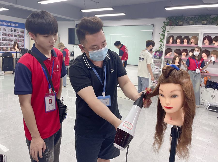 怎么樣才能做好吹風(fēng)造型？南寧美發(fā)吹風(fēng)培訓(xùn)