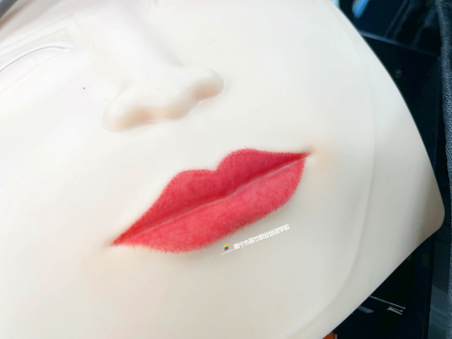 紋唇時(shí)的設(shè)計(jì)要點(diǎn)，南寧學(xué)紋唇