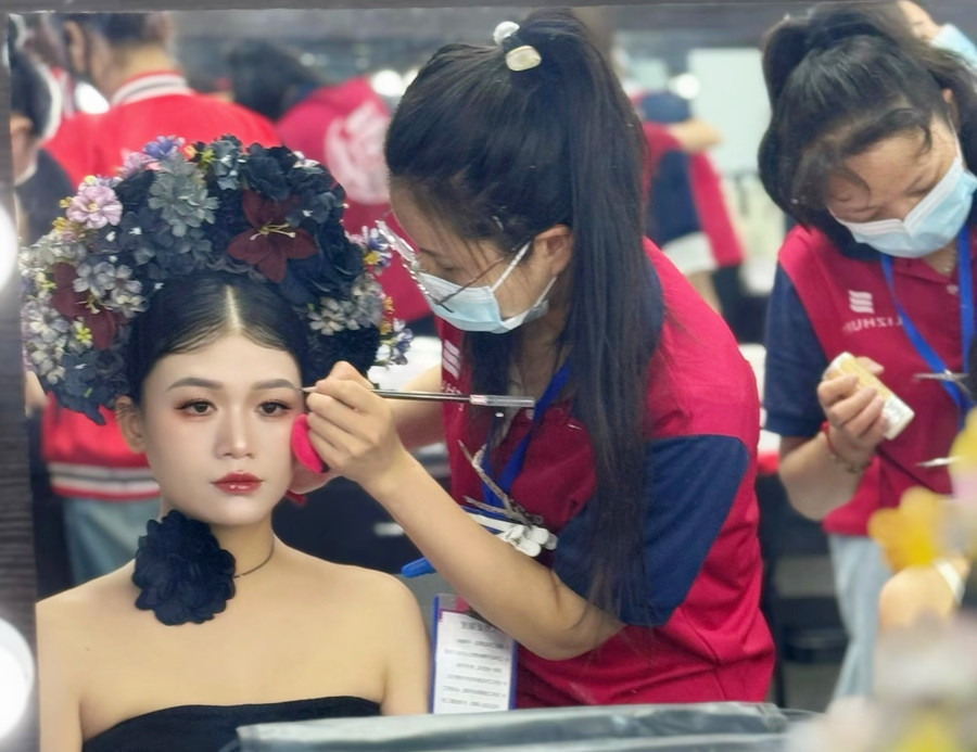 新中式簪花寫真，零經(jīng)驗學(xué)化在廣西學(xué)員作品