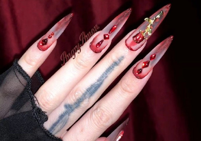 惡女美甲款式，廣西美甲職業(yè)技師學(xué)校準(zhǔn)備好了