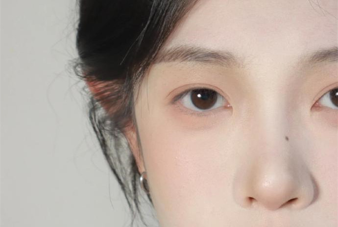 素顏女高妝容教程，南寧化妝培訓(xùn)名校手把手教學(xué)