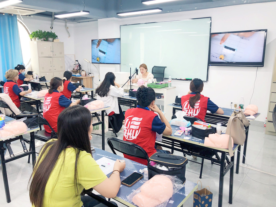 南寧美甲美睫職業(yè)學(xué)校開班，學(xué)員爆滿