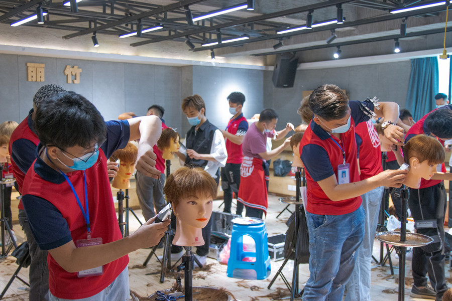 南寧美發(fā)學(xué)校如何上課？隨到隨學(xué)！