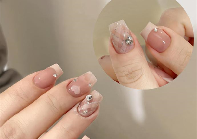 廣西美甲學(xué)校教材：顯白短甲美甲