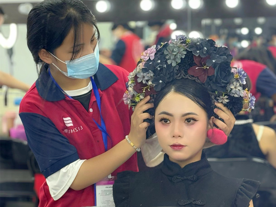 彩妝零基礎(chǔ)學(xué)員作品：國風(fēng)簪花造型