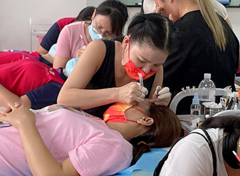 紋繡過(guò)后為什么要涂修復(fù)液？南寧紋繡去哪里？