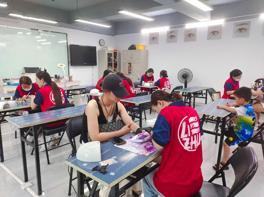 南寧美甲進修深造培訓(xùn)畢業(yè)考核實況