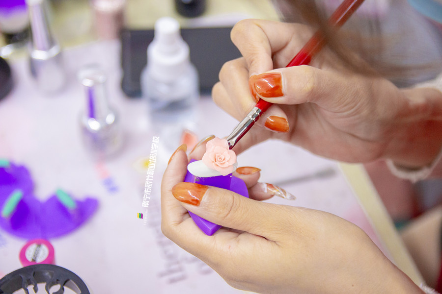雕花美甲怎么做？廣西美甲進修班
