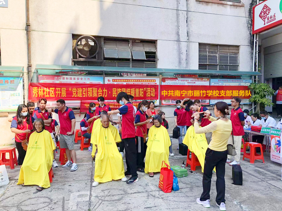 重陽節(jié) | 南寧美發(fā)職業(yè)學(xué)校為老人送溫暖