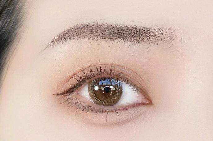 偽素顏眼妝教程，廣西化妝中心手把手教你