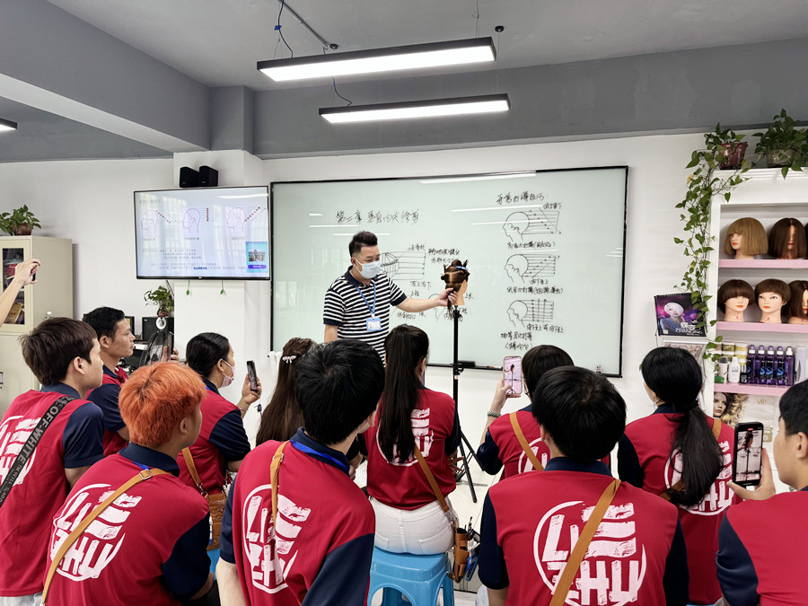 廣西南寧學(xué)美發(fā)？廣西美發(fā)學(xué)校怎么招生？