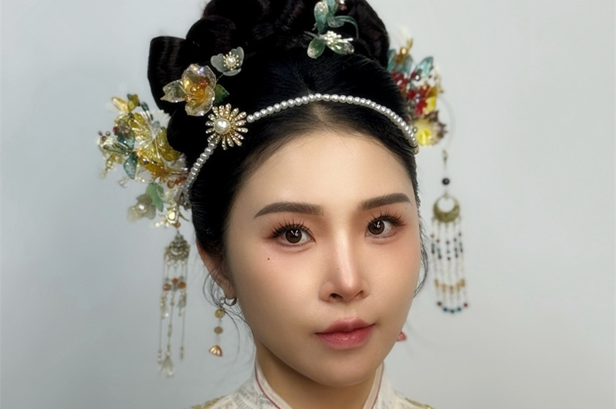 國(guó)潮新中式造型，南寧化妝新娘跟妝學(xué)校