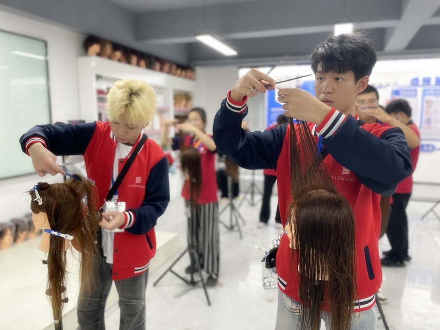 南寧理發(fā)學(xué)校：為何建議女士定期剪發(fā)？