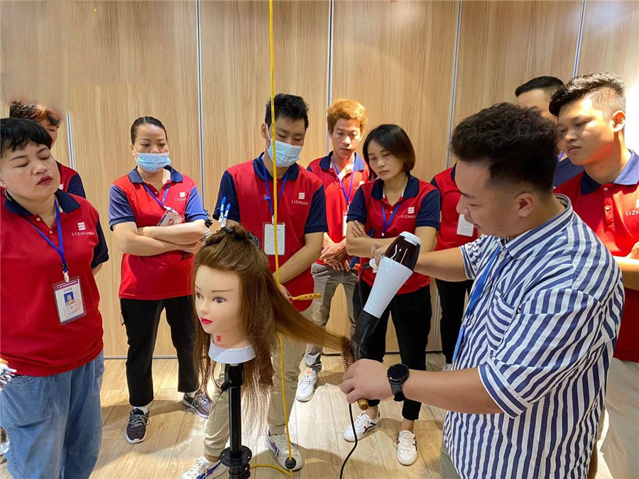 快速洗吹頭發(fā)的技巧，廣西吹風(fēng)造型整理