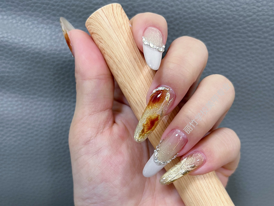 貓眼暈染美甲，廣西美甲課堂學員作品