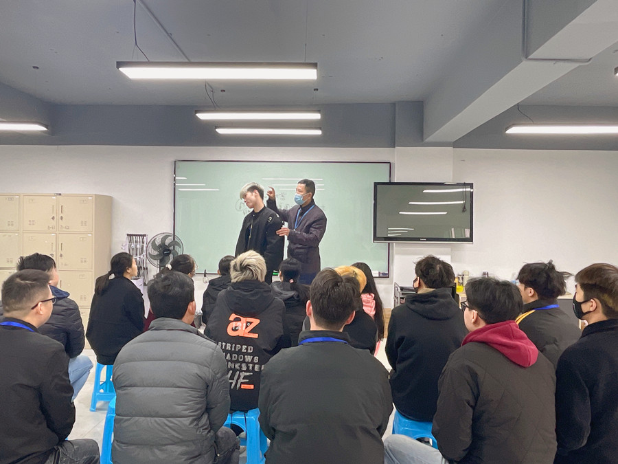 起發(fā)腳是什么？南寧學理發(fā)剪發(fā)培訓