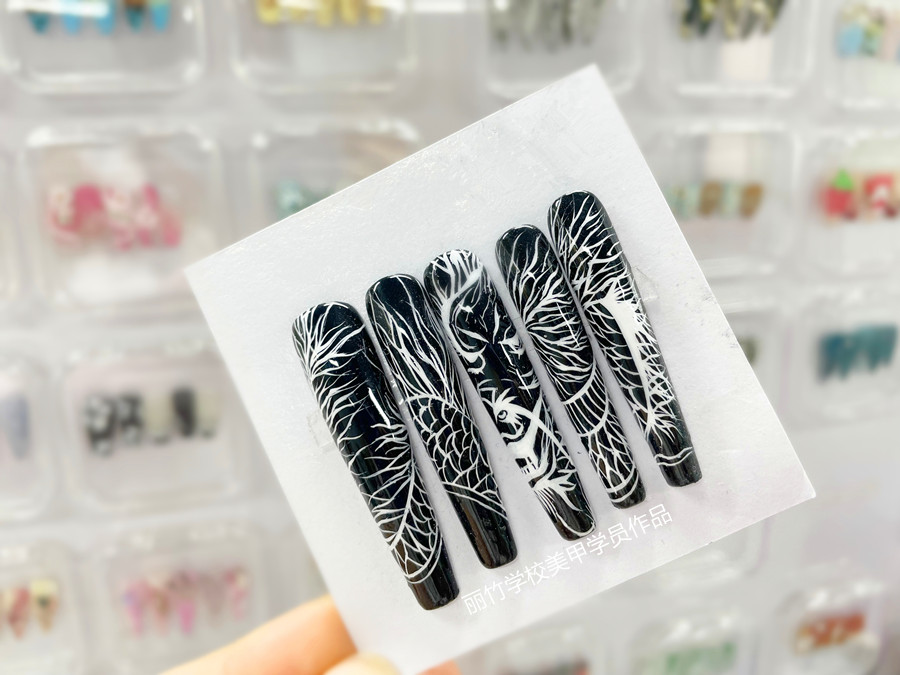 國風線條美甲，南寧學美甲哪里專業(yè)？