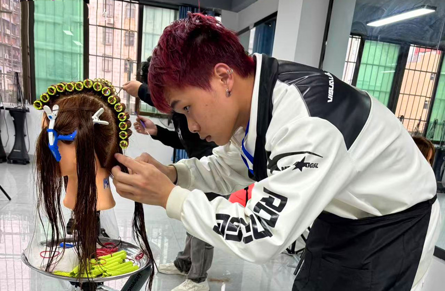 標(biāo)準(zhǔn)杠操作要點(diǎn)解析，廣西燙染培訓(xùn)排行總結(jié)