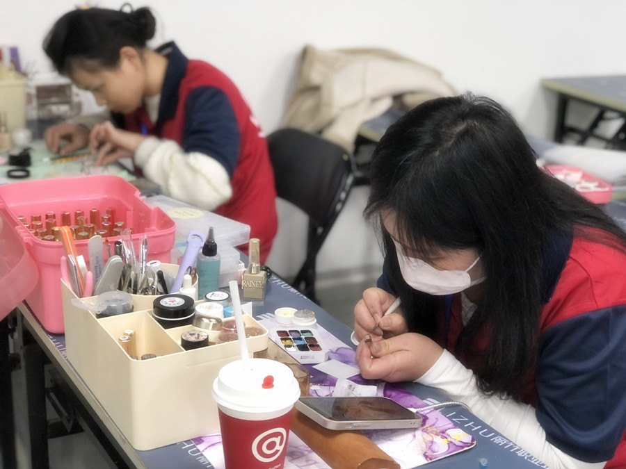 復古甜酷風美甲，南寧美甲進修提升培訓作品