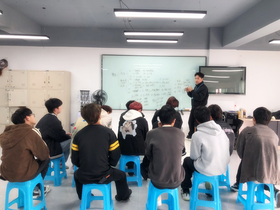 美發(fā)店常用的燙發(fā)方式，廣西燙染專業(yè)技術學?？偨Y分享