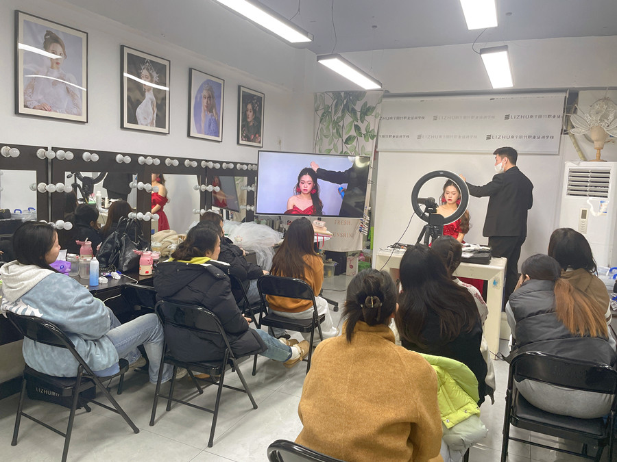 千金禮服造型教程解析，南寧新娘跟妝培訓(xùn)