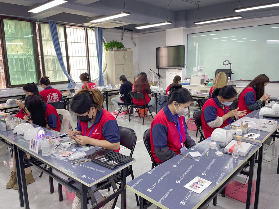  鏡面感蕾絲美甲，廣西美甲深造提升課作品