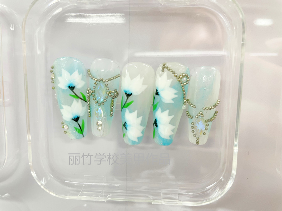 手繪花朵珠鏈美甲，南寧美甲進修深造