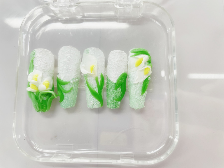 石膏微雕郁金香美甲，0基礎(chǔ)學(xué)美甲作品