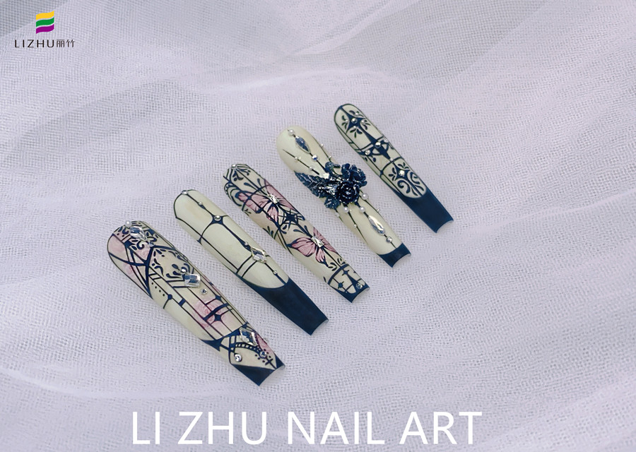 手繪花窗美甲，南寧美甲設計作品賞析