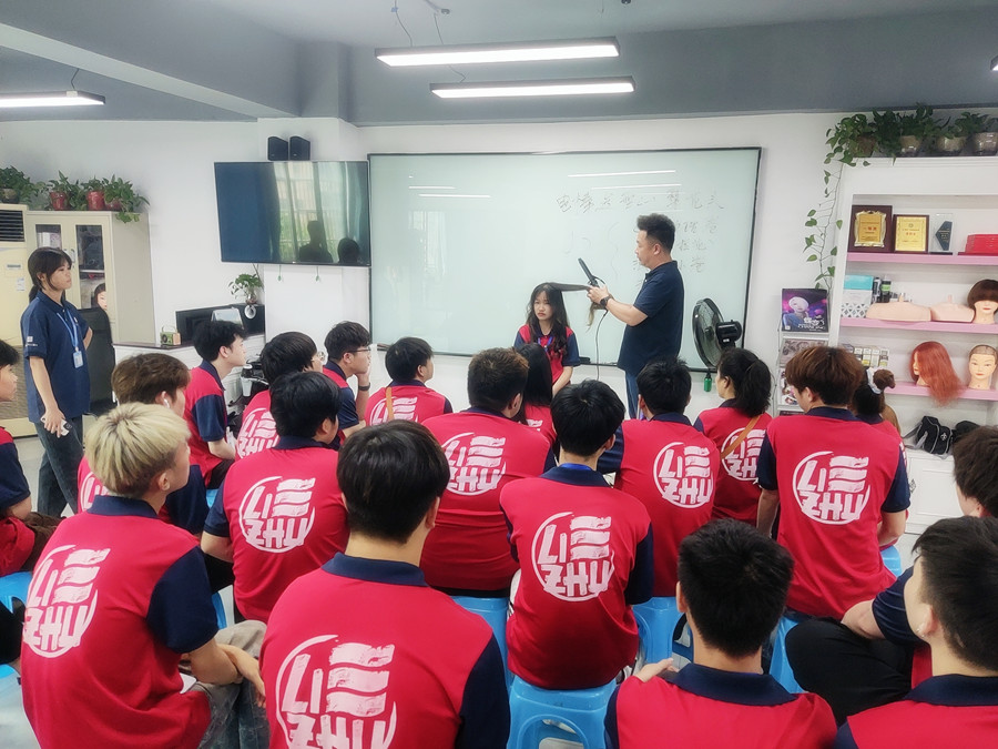 通用燙發(fā)后打理技巧，廣西燙染專業(yè)學校分享