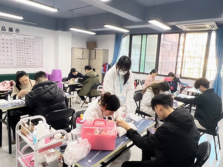 傳統(tǒng)美甲前置處理，南寧美甲專業(yè)教學講解