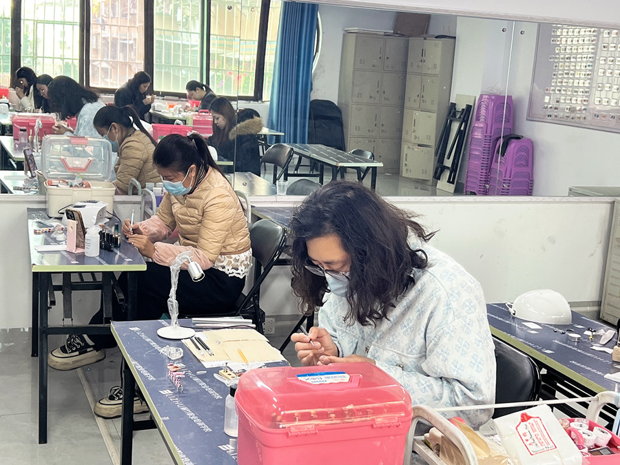 南寧美甲創(chuàng)業(yè)，歡迎到麗竹美甲學校