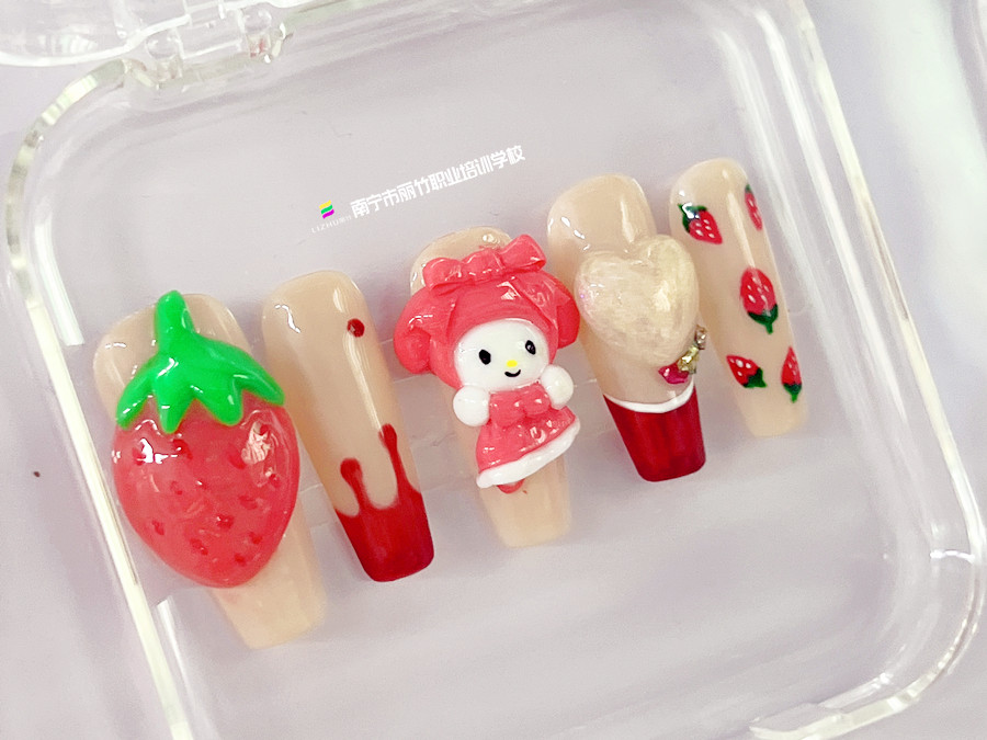 雕花卡通美甲，南寧美甲進(jìn)修培訓(xùn)作品