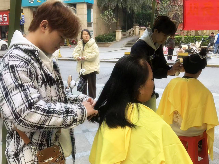 新手剪女士中長(zhǎng)發(fā)核心技巧，南寧美發(fā)造型學(xué)校分享