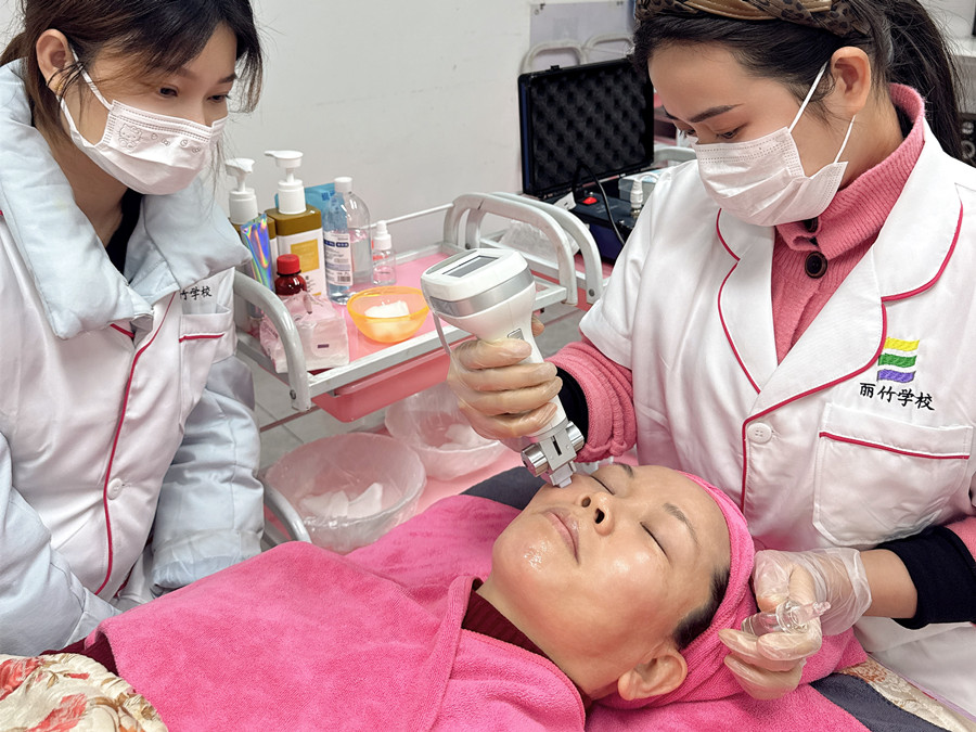 操作水光的步驟關(guān)鍵，南寧皮膚管理培訓(xùn)